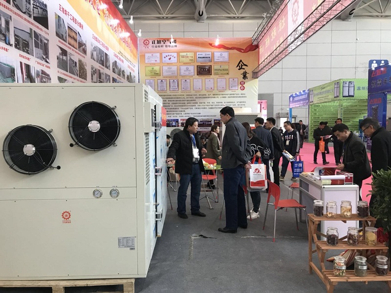 空氣源熱泵展現(xiàn)場4 空氣源熱泵展現(xiàn)場4