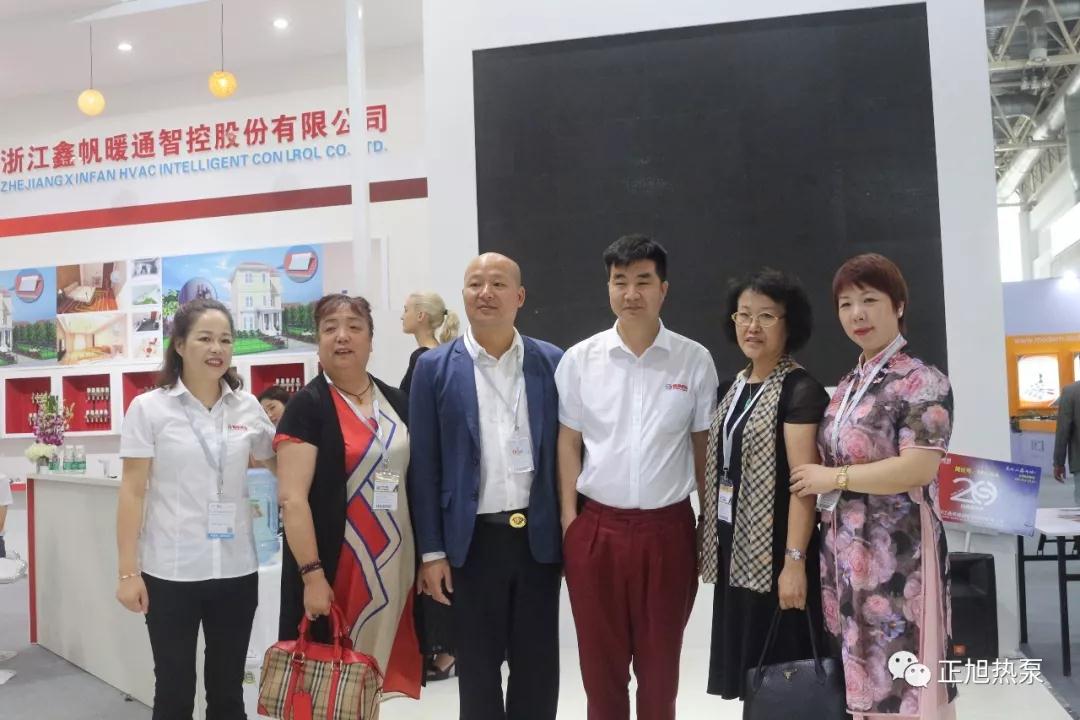 空氣源熱泵展北京站合影留戀5 空氣源熱泵展北京站合影留戀5