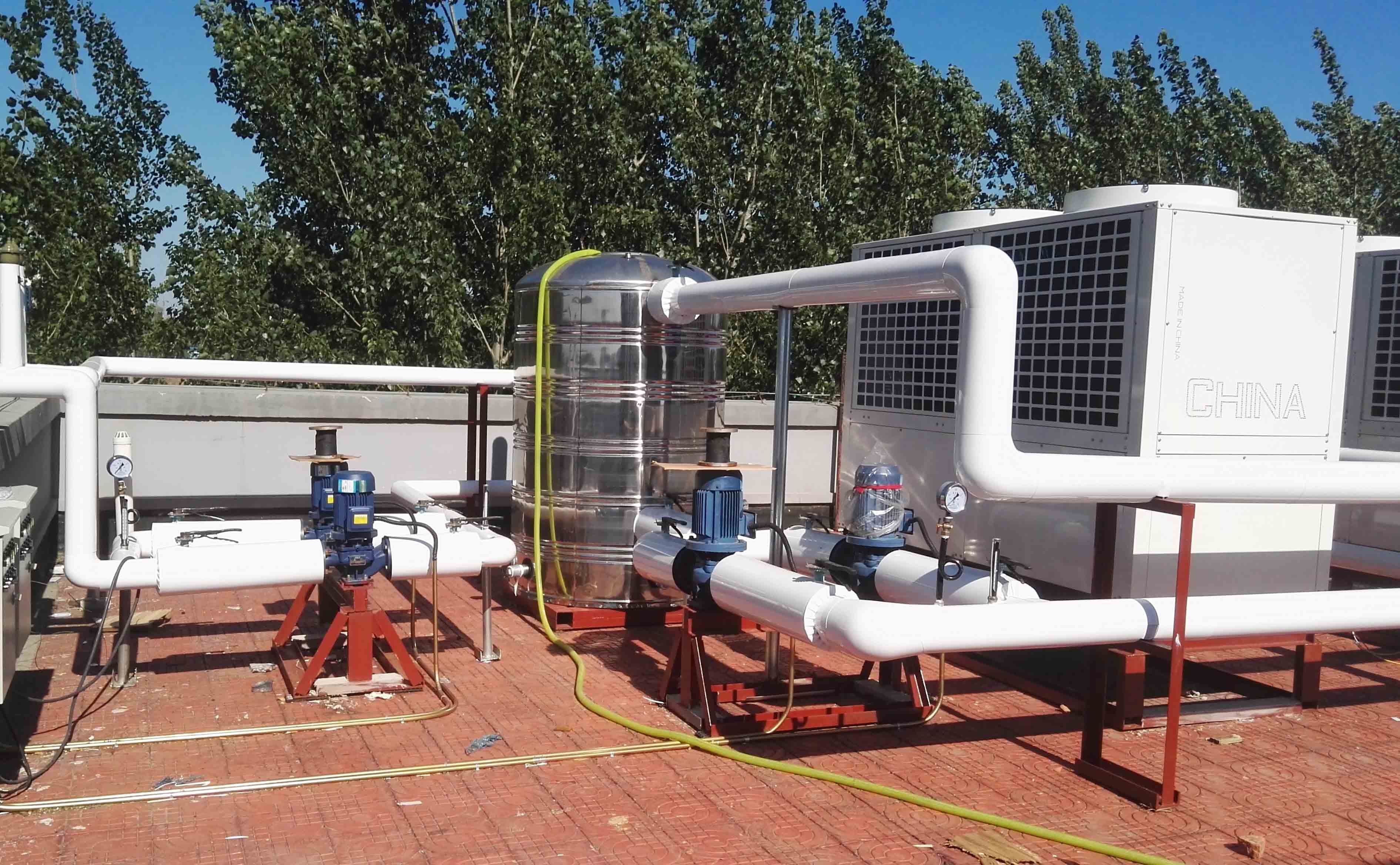 電熱水器使用壽命短，高壽命劍指空氣能